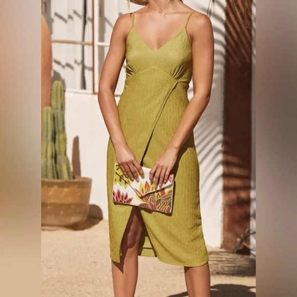 Lulu’s Chartreuse Tie-Back Faux-Wrap Midi Dress Size Large NWT - Picture 1 of 6